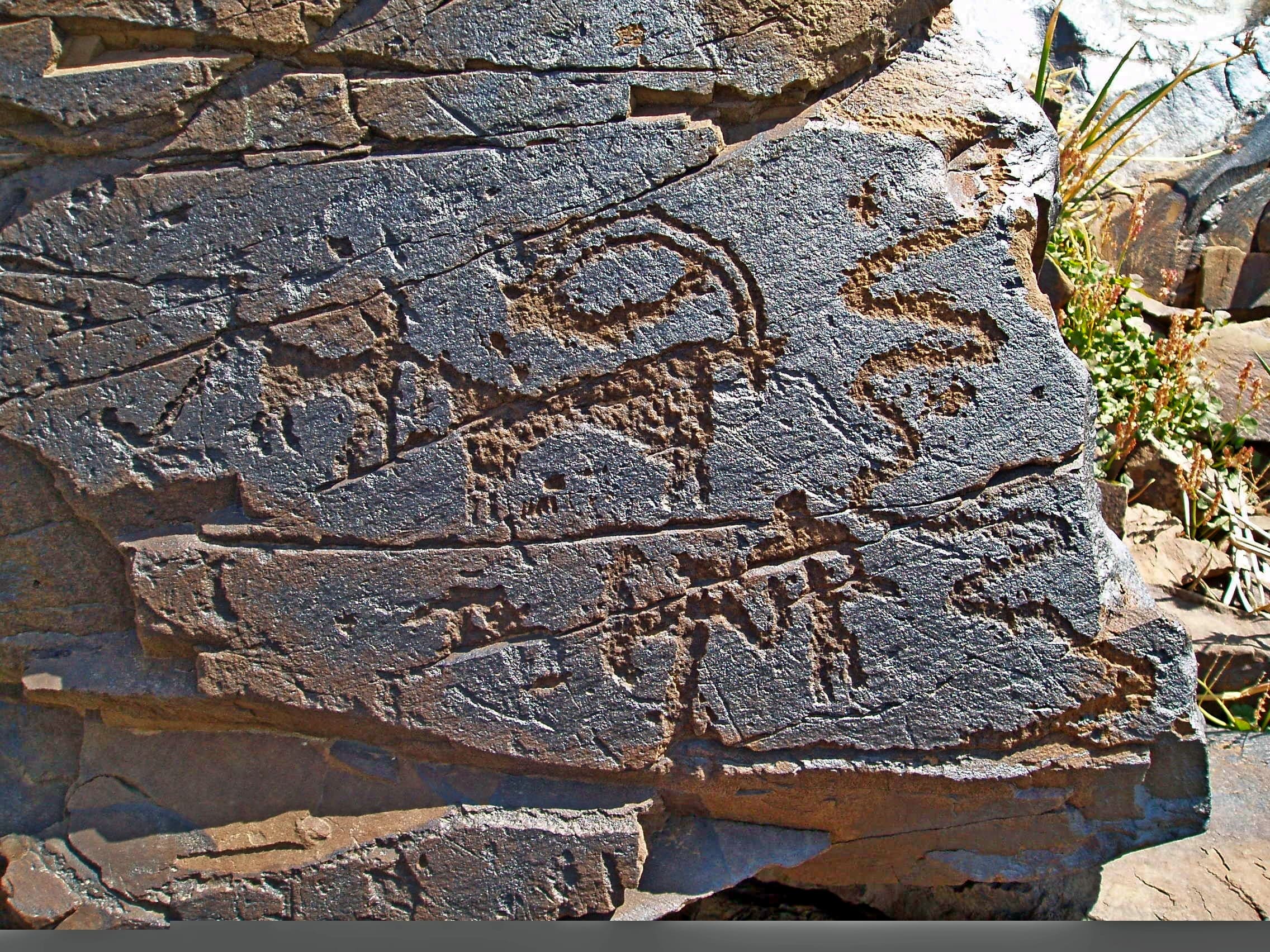 Камень в древнее время. Саймалуу Таш иероглифы. Саймалуу Таш узоры. Саймалуу Таш петроглифы. Эпиграфика Саймалуу Таш.